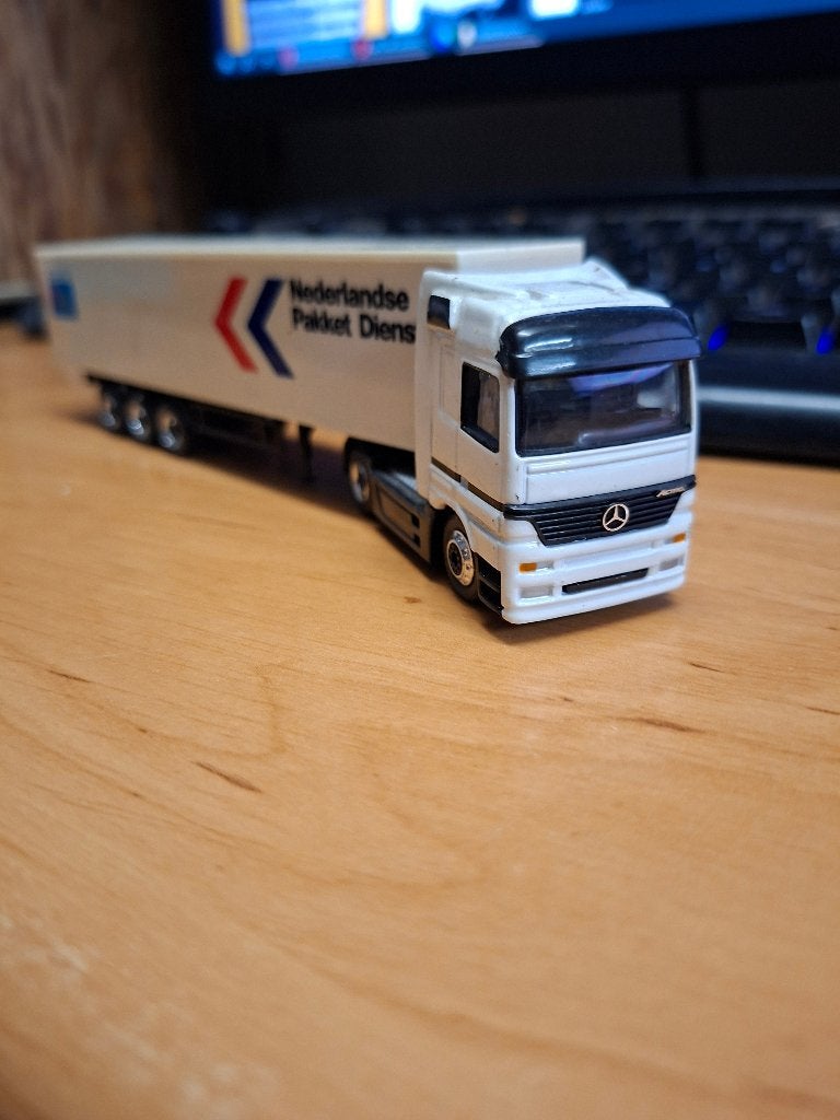 Schuco MB Actros Nederlands Pakket Dienst, Ophalen of Verzenden, Bus of Vrachtwagen, Schuco
