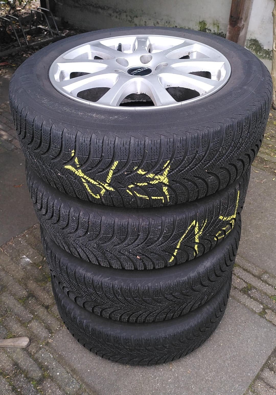 4 x Michelin winterbanden met velgen 205/60 R16, Ophalen