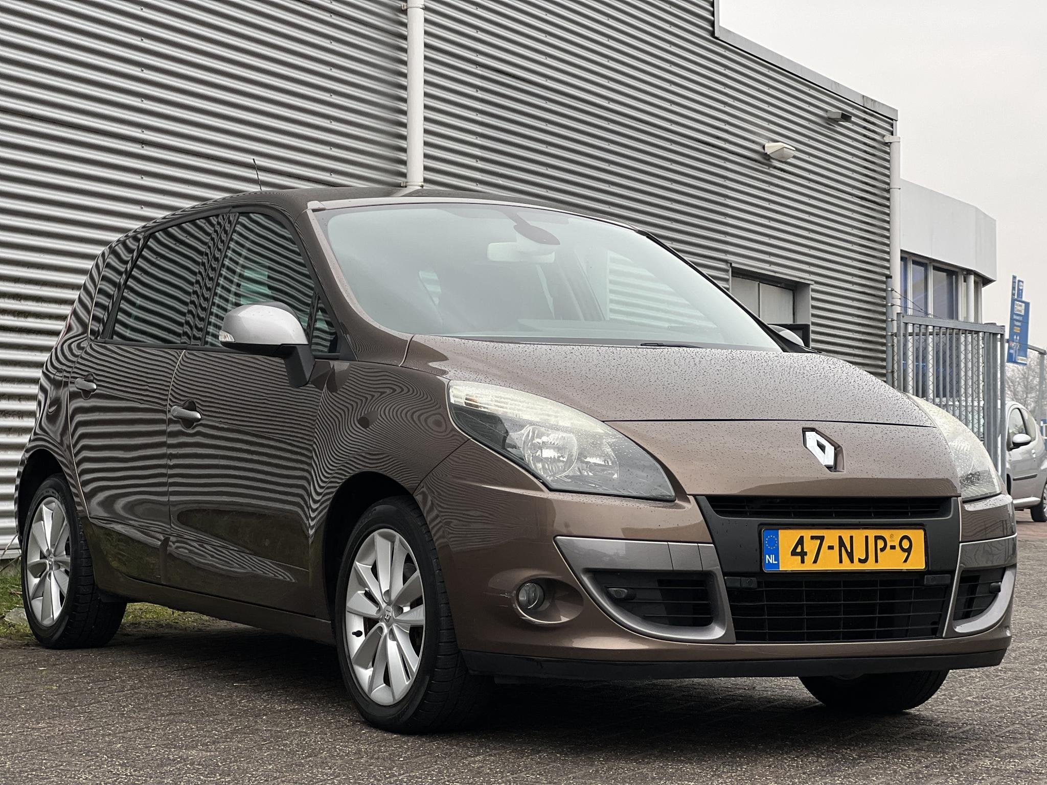 Renault Scénic 1.6 Celsium / 142.630 KM! / Camera / Trekhaa, Voorwielaandrijving, Euro 5, Stof, Gebruikt