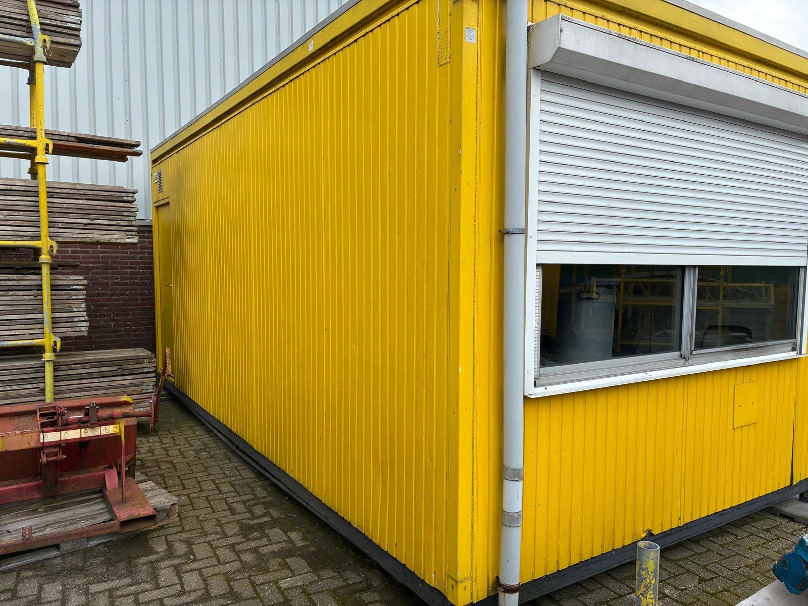 Uitvoerders unit containers keten, Ophalen