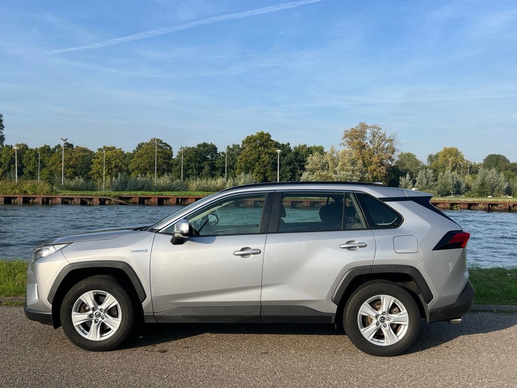 Foto 2 van Toyota Rav4 2.5 Hybrid AWD 2019 - technisch goed