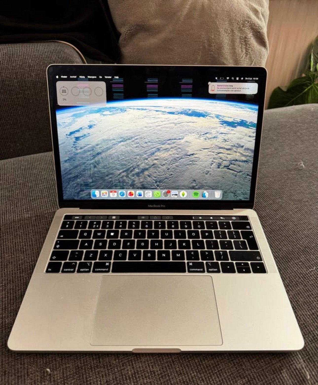 Apple MacBook Pro 13-inch 2019 Touch Bar. Scherm beschadigd, MacBook Pro, 2 tot 3 Ghz, 13 inch, Ophalen of Verzenden