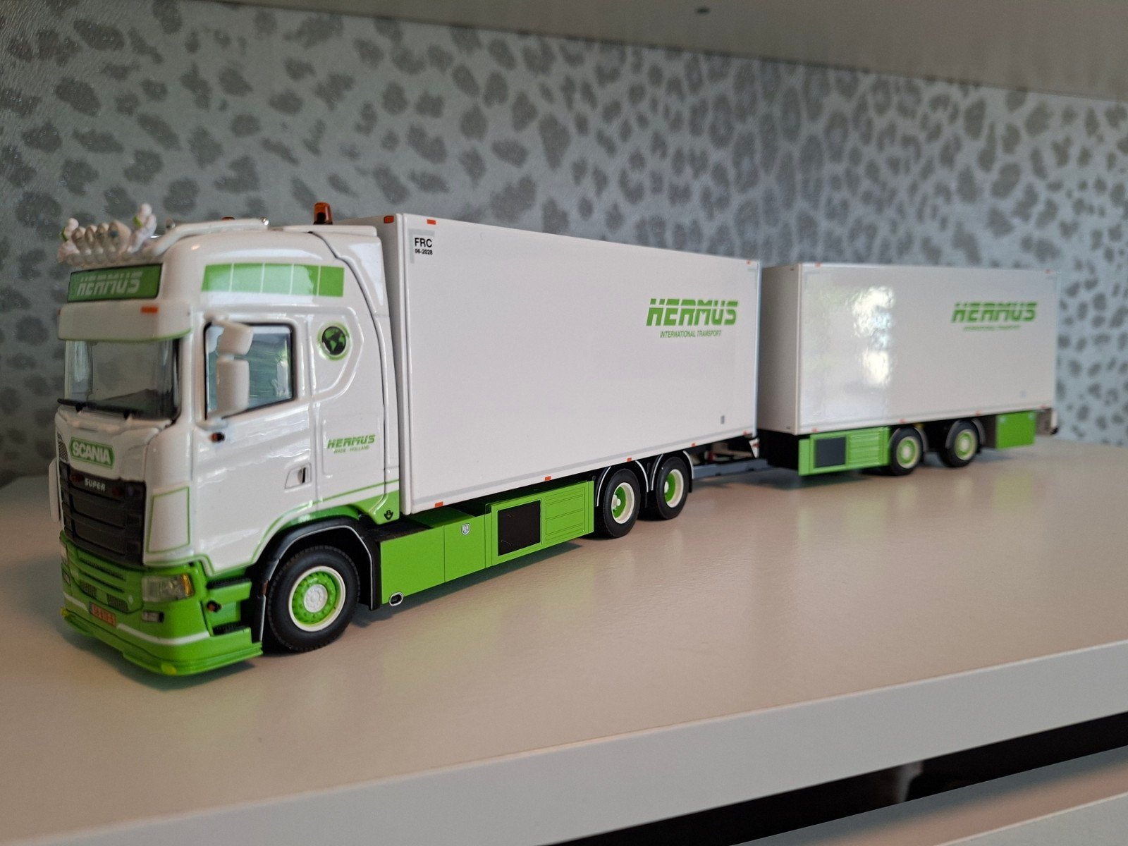 WSI, Scania S Combinatie Hermus, Hobby en Vrije tijd, Modelauto's | 1:50, Ophalen of Verzenden, Zo goed als nieuw, Bus of Vrachtwagen
