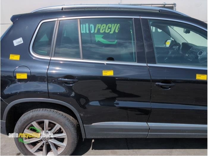Portier 4Deurs rechts-achter van een Volkswagen Tiguan (LC9X, Gebruikt, -, -, -