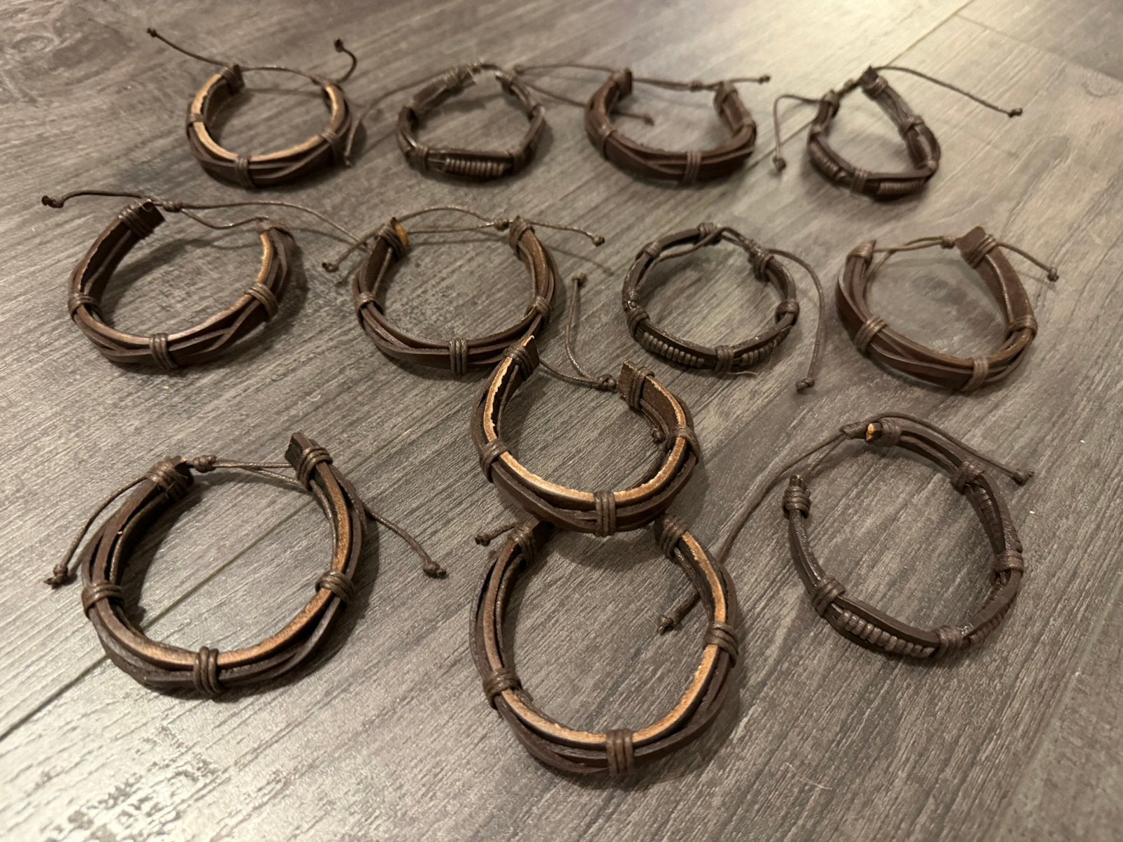 Partij 12 stuks echt leren armbandjes A26, Ophalen of Verzenden, Nieuw