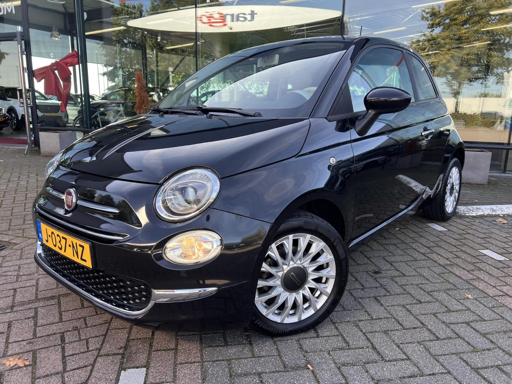 Fiat 500 1.0 Hybrid Lounge Airco Clima Cruise 1eEig NLauto N, Dealer onderhouden, Stof, 4 stoelen, Zwart