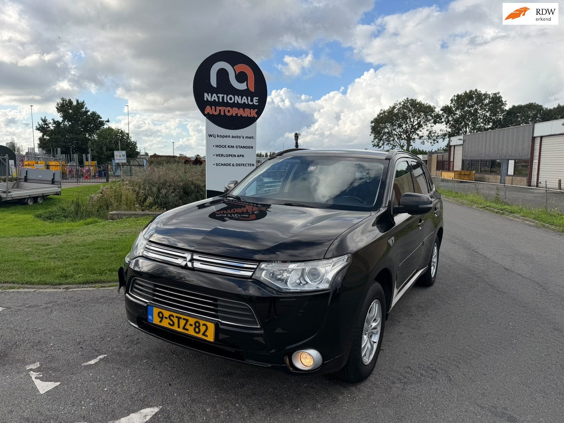Mitsubishi Outlander 2.0 PHEV Intense+ | 2013 | Benzine/Elek, 4 cilinders, Zwart, Vierwielaandrijving, Hybride Elektrisch/Benzine
