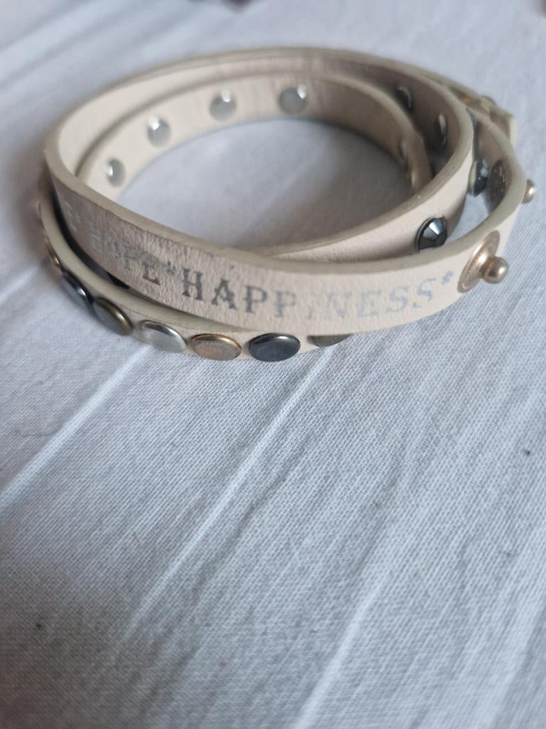 Stijlvolle wikkelarmband met studs en tekst, Ophalen of Verzenden, Gebruikt, Beige, Leer