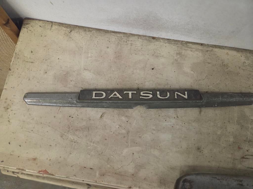 DATSUN CHERRY ? EMBLEEM 25 euro incl.verzenden, Auto-onderdelen, Ophalen of Verzenden