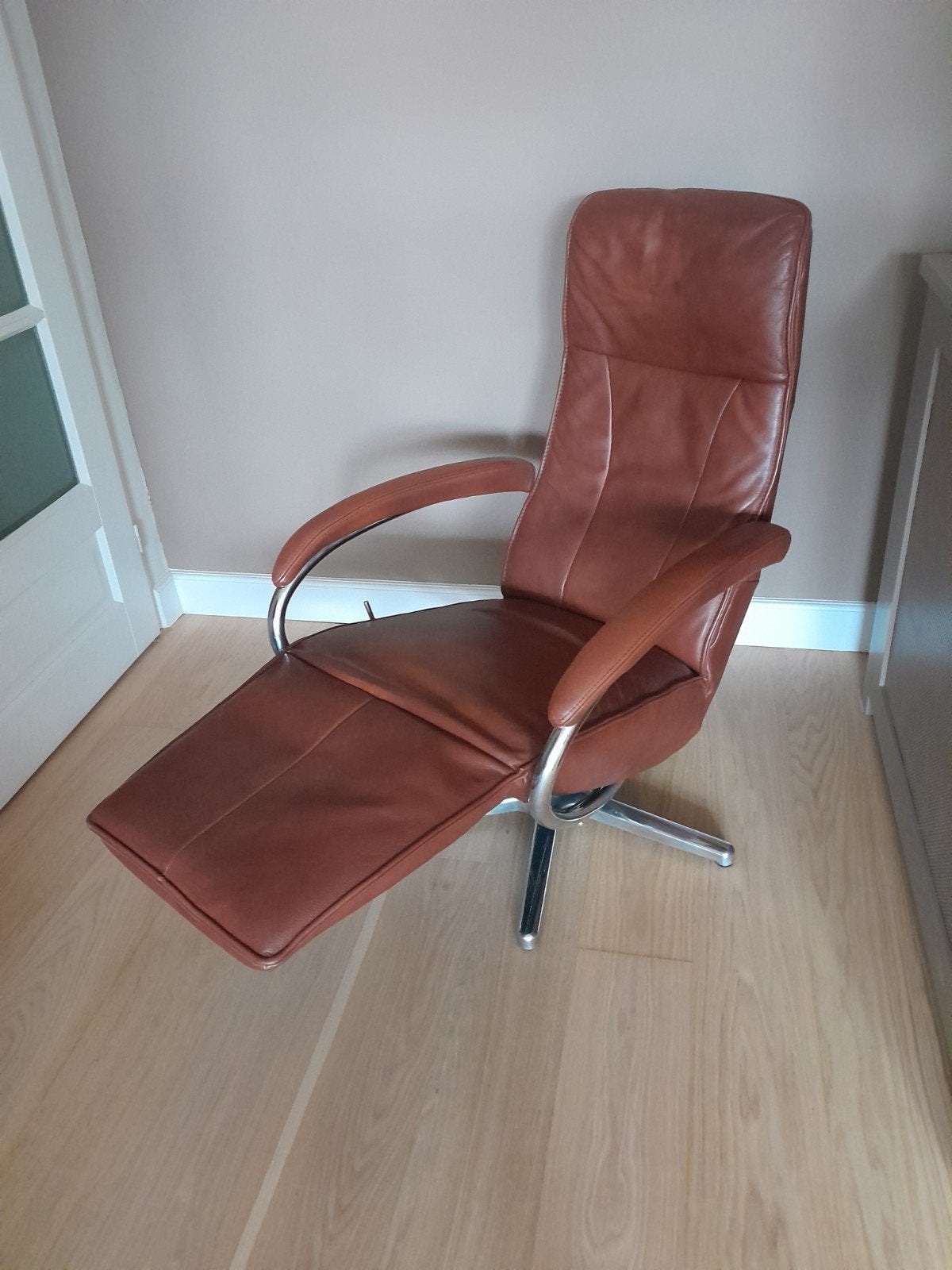 Lederen relaxfauteuil met uitschuifbaar voetgedeelte, Ophalen, Gebruikt, 75 tot 100 cm, Modern