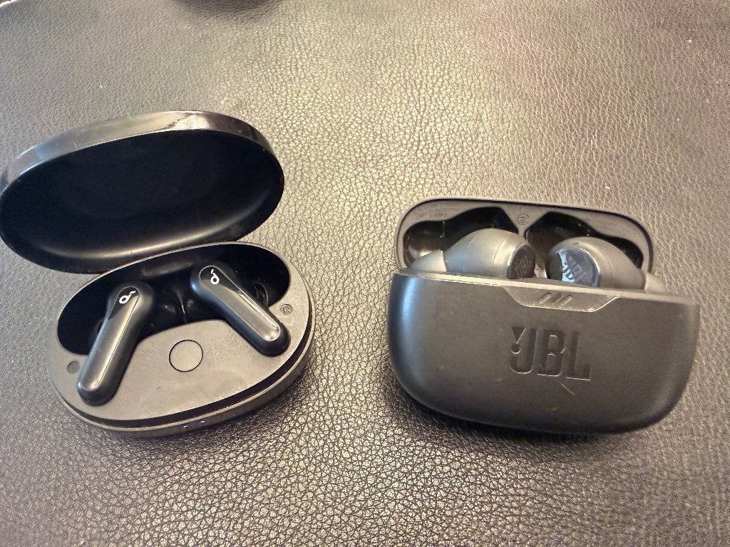 2pc wireless earbuds - JBL + Soundcore, Gebruikt, Zwart, Ophalen of Verzenden, JBL