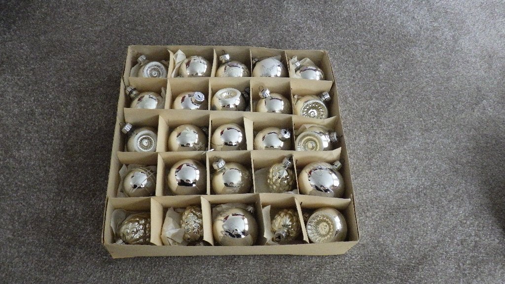 oude kerstballen, deukballen, dennenappels, Ophalen of Verzenden, Gebruikt