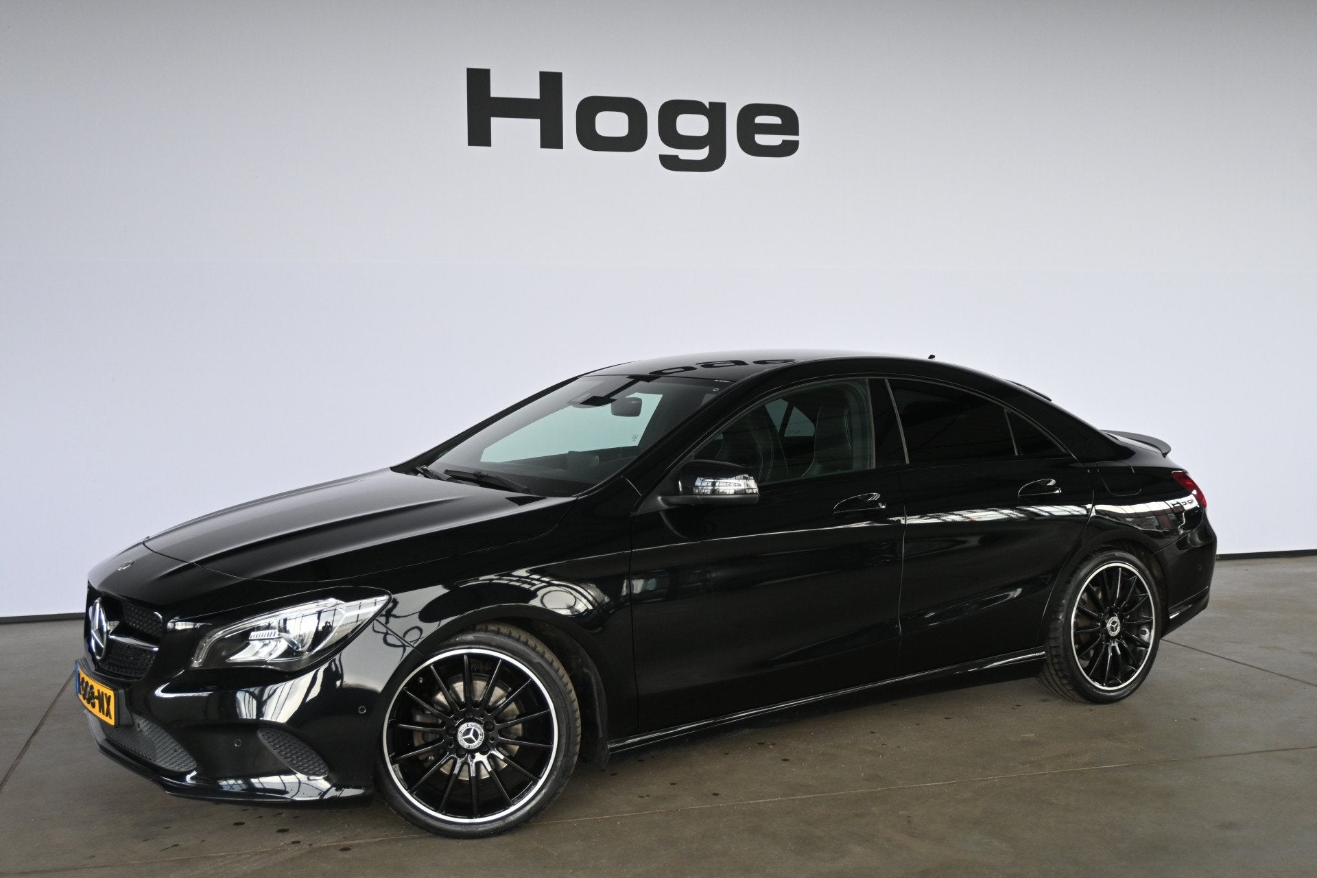 Mercedes-Benz CLA-Klasse 200 Prestige AMG Automaat Clima Nav, Auto's, 15 km/l, Gebruikt, 715 kg, Leder en Stof