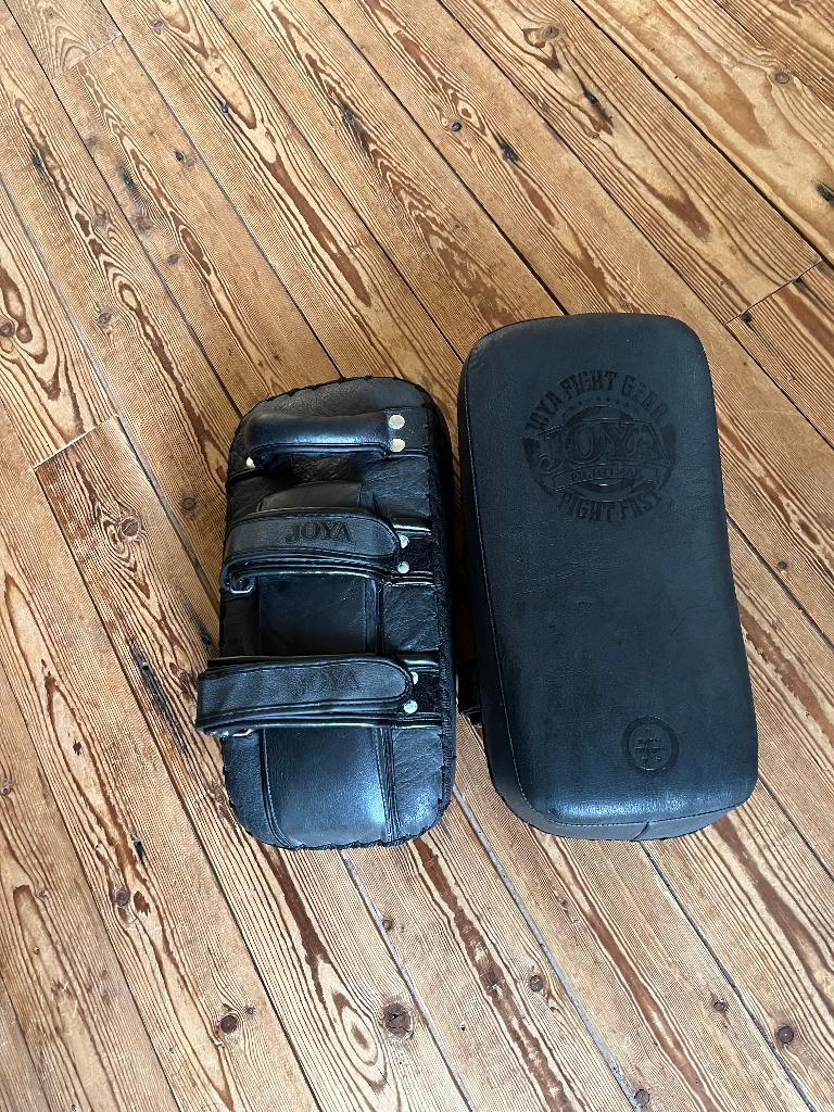 Joya pads, handschoenen en scheenbeschermers, Sport en Fitness, Ophalen, Gebruikt, Bokshandschoenen