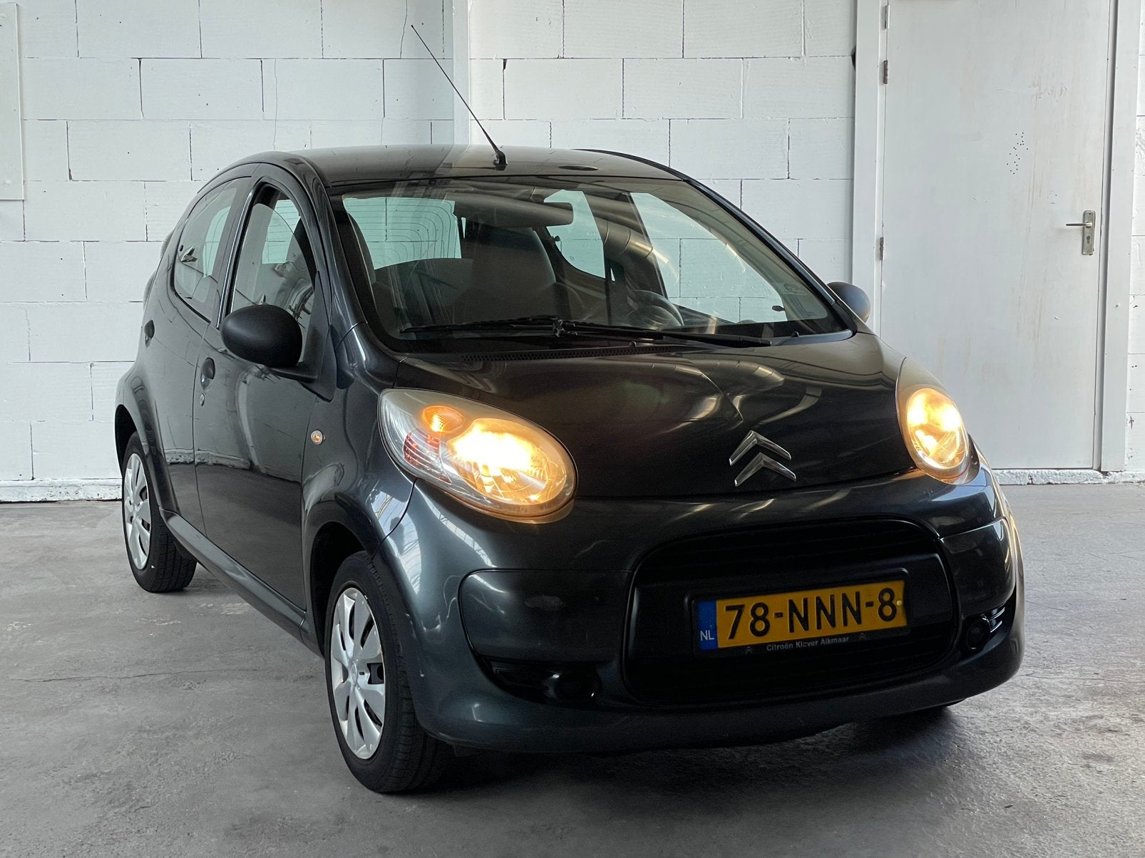 Citroën C1 1.0i 68PK 5D 2010 Grijs, Auto's, Citroën, Voorwielaandrijving, 4 stoelen, C1, 68 pk