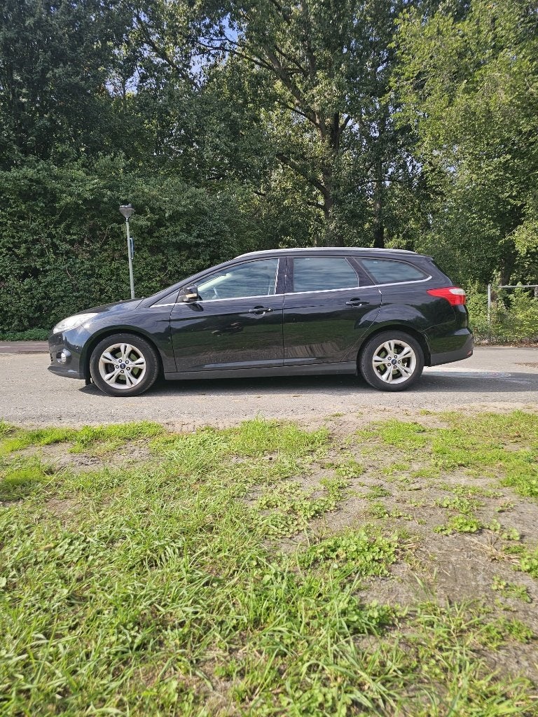 Ford Focus 1.6 Tdci 125pk Wagon 2013 Zwart, Stof, Zwart, 4 cilinders, Zwart
