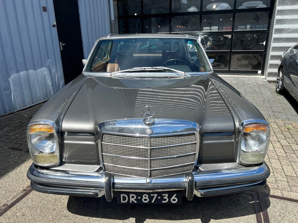 Mercedes-Benz 200-280 (W114) 250 C|Leder|Automaat|Radio, Auto's, Mercedes-Benz, Automaat, Achterwielaandrijving, Gebruikt, 2496 cc
