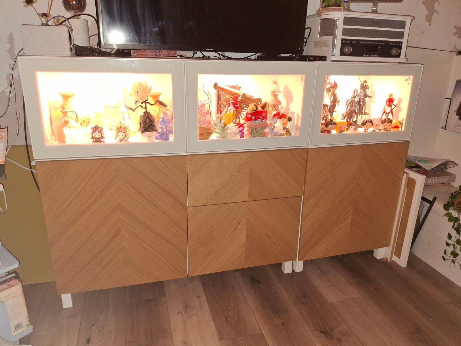 IKEA Besta dressoir met vitrinekasten en verlichtin, Ophalen, Gebruikt, Met deur(en), Modern, Scandinavisch