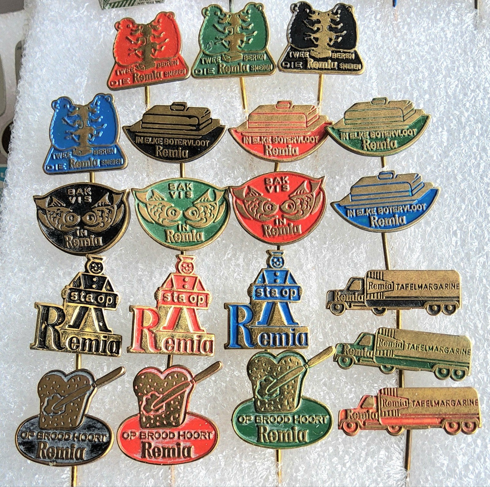 20 Vintage Romia Speldjes - Diverse Reclame, Verzamelen, Ophalen of Verzenden, Gebruikt, Overige onderwerpen, Speldje of Pin