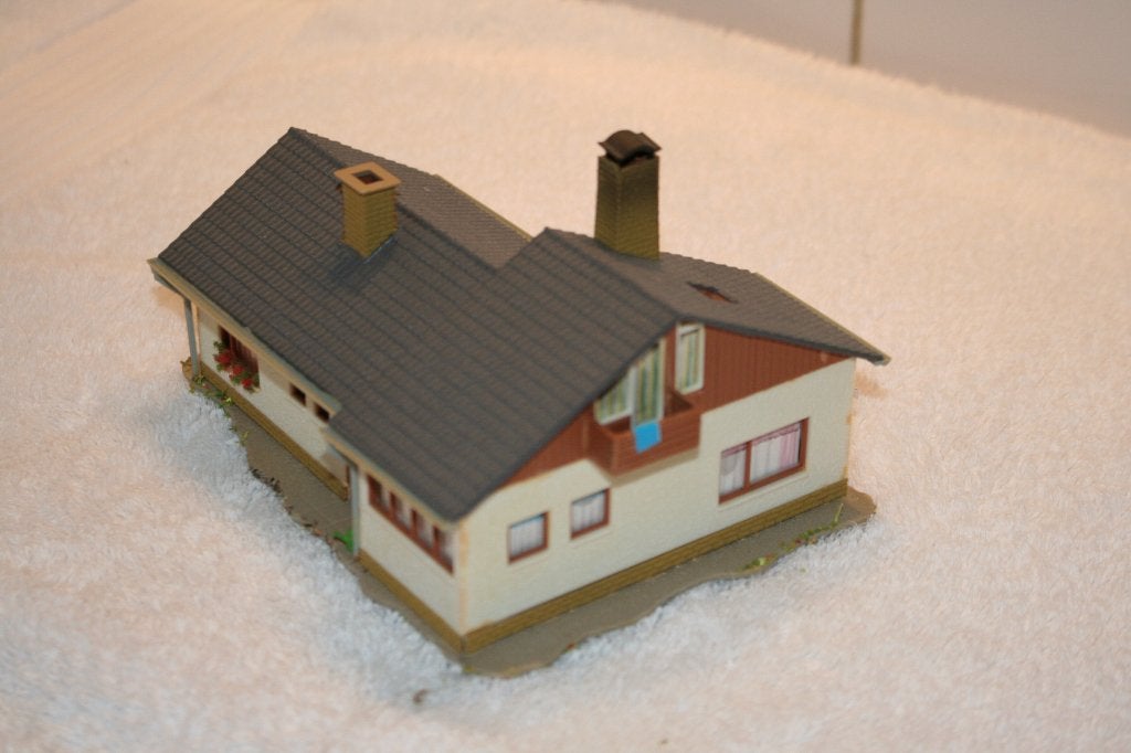 Foto 4 van HO Faller Bungalow met Zwembad.