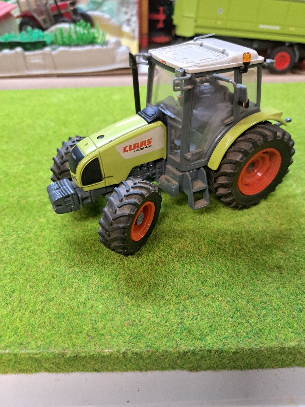 Claas Celtis 446 van fabrikant Universal Hobbies UH nr. 2209, Ophalen of Verzenden, Zo goed als nieuw, Tractor of Landbouw, Universal Hobbies