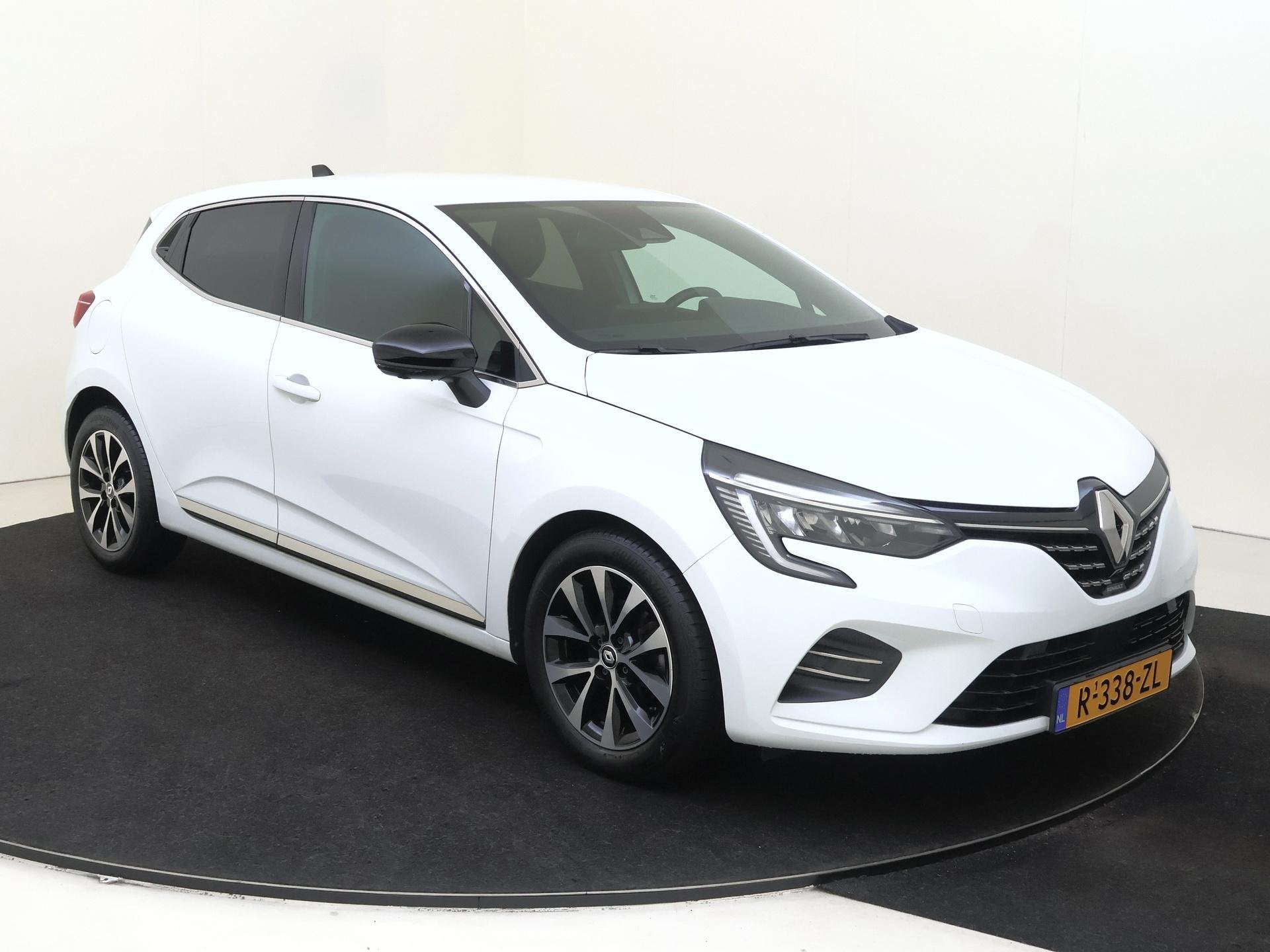 Renault Clio 1.0 TCe 90 Techno 360 Camera / 9'3 inch navigat, Voorwielaandrijving, Gebruikt, Euro 6, Leder en Stof