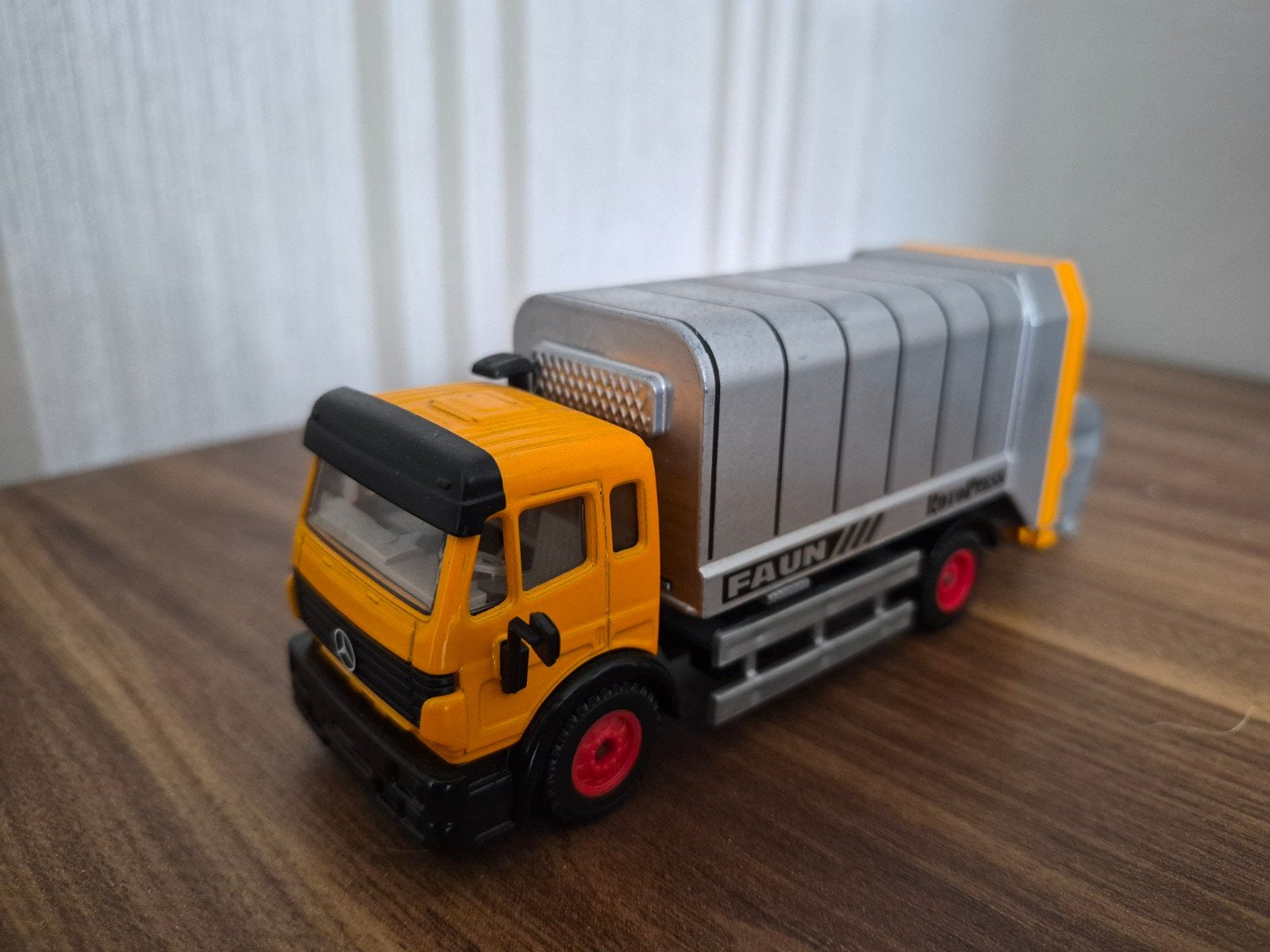 SIKU Speelgoed vuilniswagen met container, Ophalen of Verzenden, Gebruikt