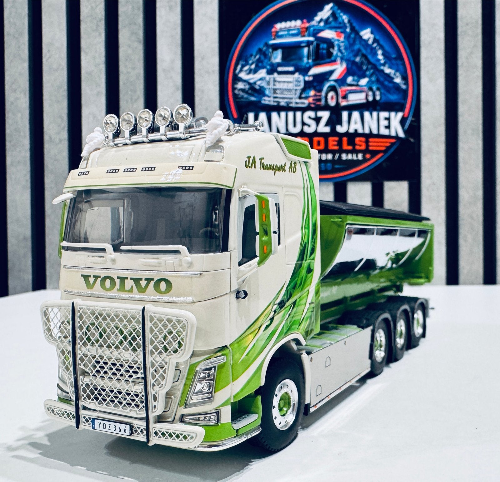 Volvo FH4 "JA TRANSPORT" Wsi 1:50, Verzenden, Nieuw, Bus of Vrachtwagen, Overige merken