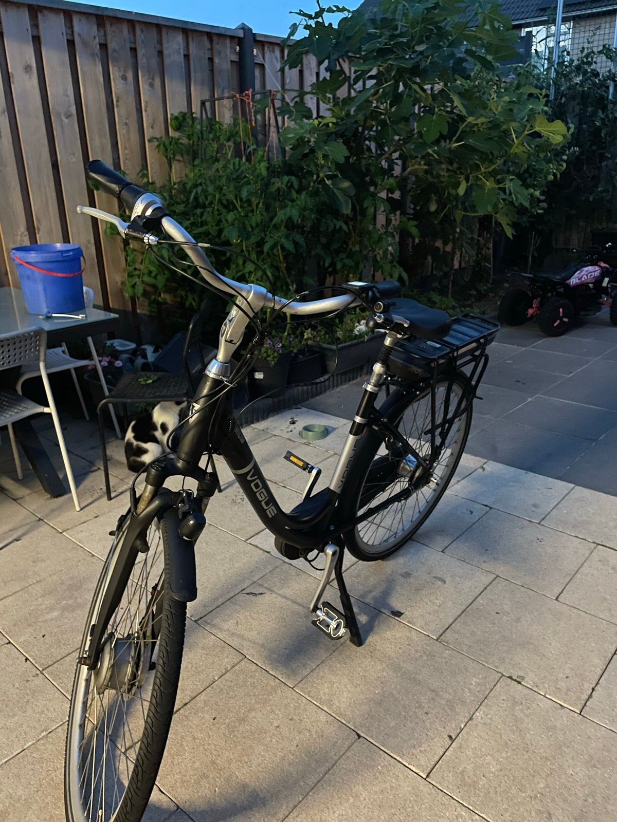 Vogue elektrische fiets - Zo goed als nieuw, Ophalen, Zo goed als nieuw, 50 km per accu of meer, Overige merken