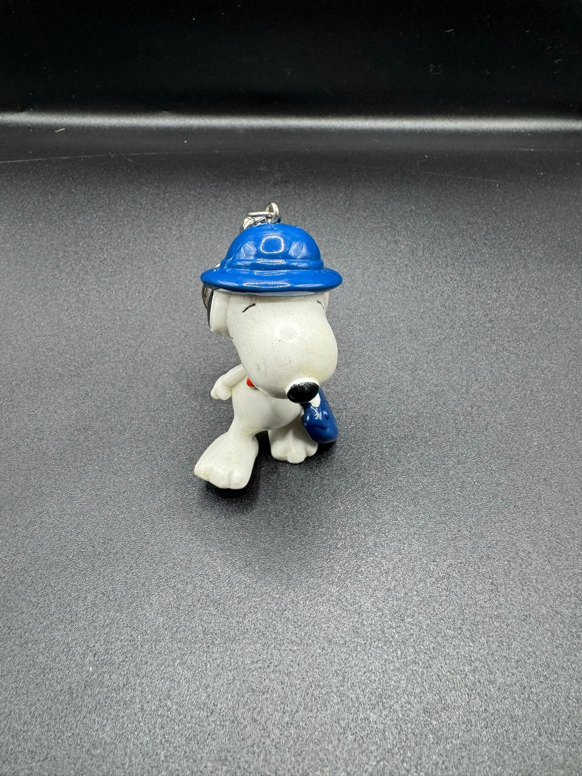 Snoopy sleutelhanger met blauwe hoed, Verzenden, Zo goed als nieuw, Knuffel of Figuurtje