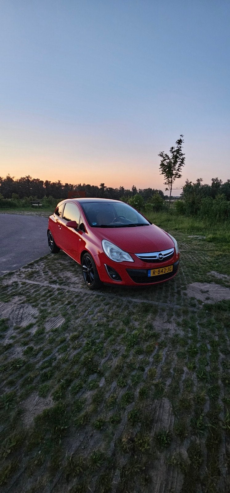 Opel Corsa 1.4 64KW 3D 2011 Rood, Auto's, Voorwielaandrijving, Stof, 40 €/maand, 4 cilinders