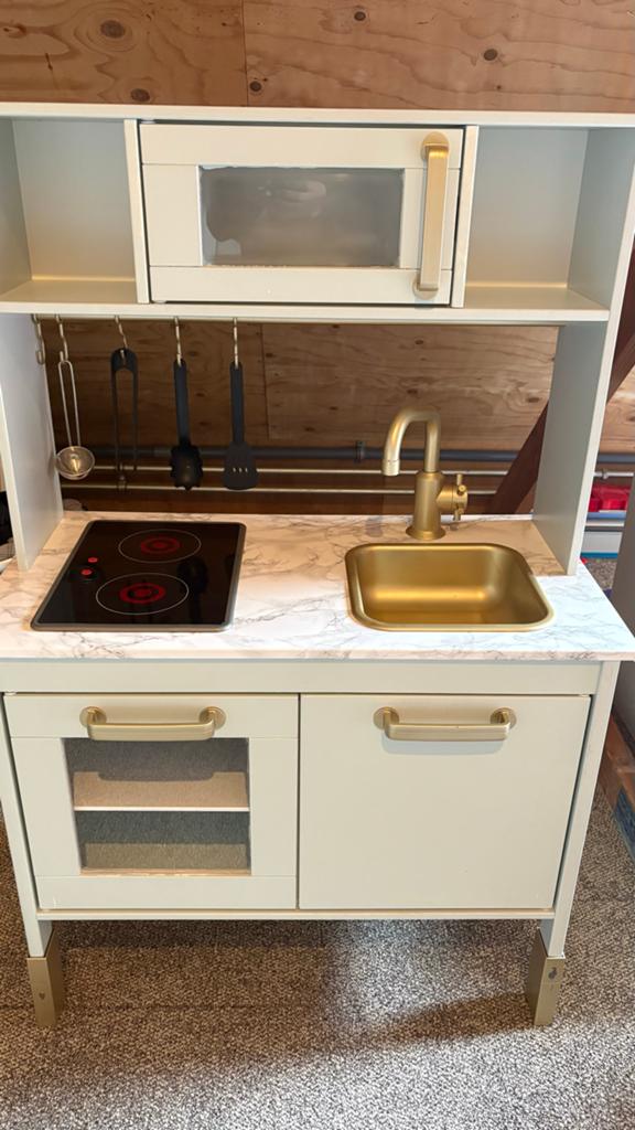 Houten speelkeuken met gouden details en marmerlook, Ophalen, Gebruikt, Hout, Speelkeuken