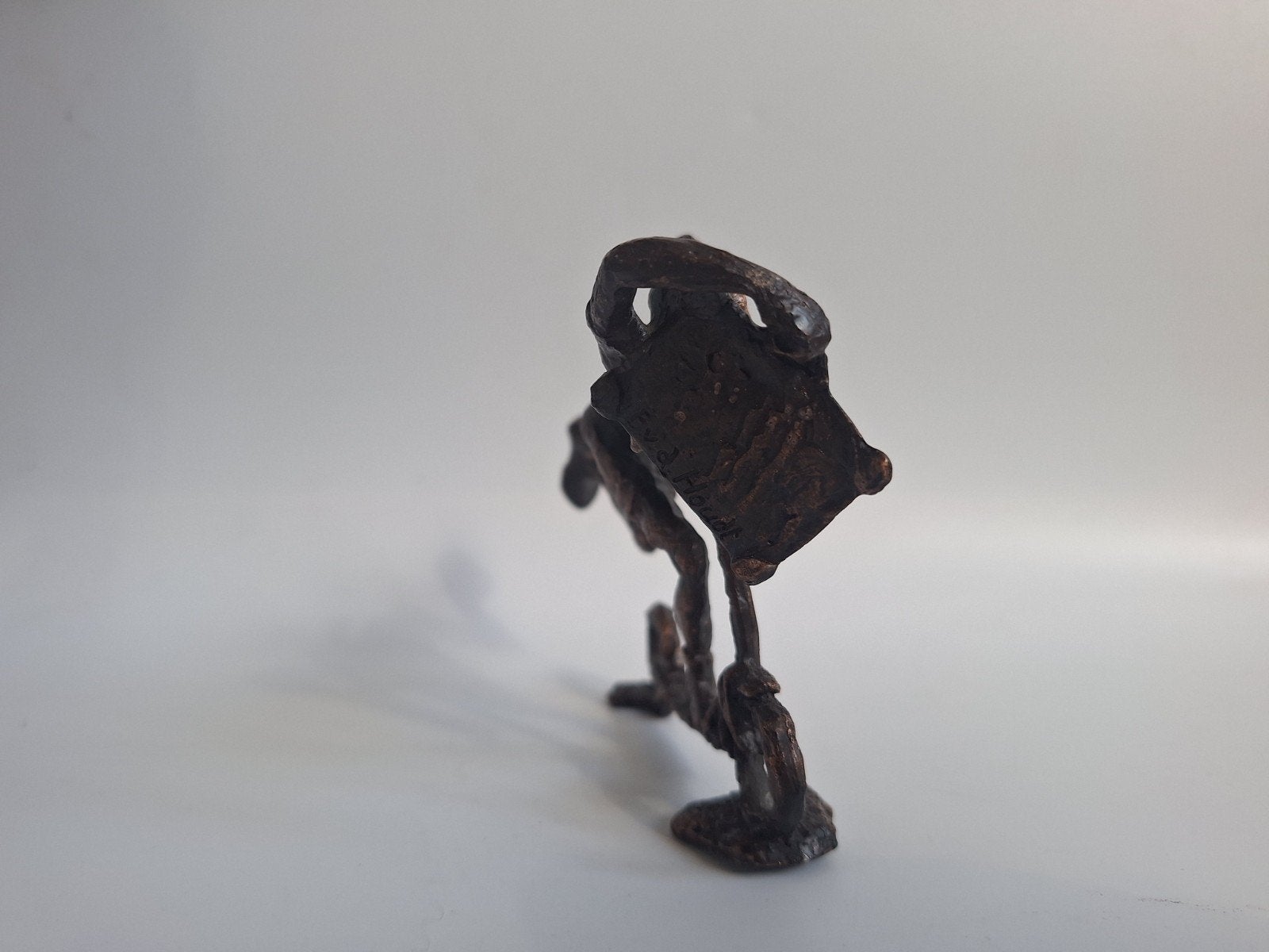 Leuk verbronsd clinic clown beeldje
9,5 x 12,5 x 3 cm, Ophalen, Zo goed als nieuw, Mens