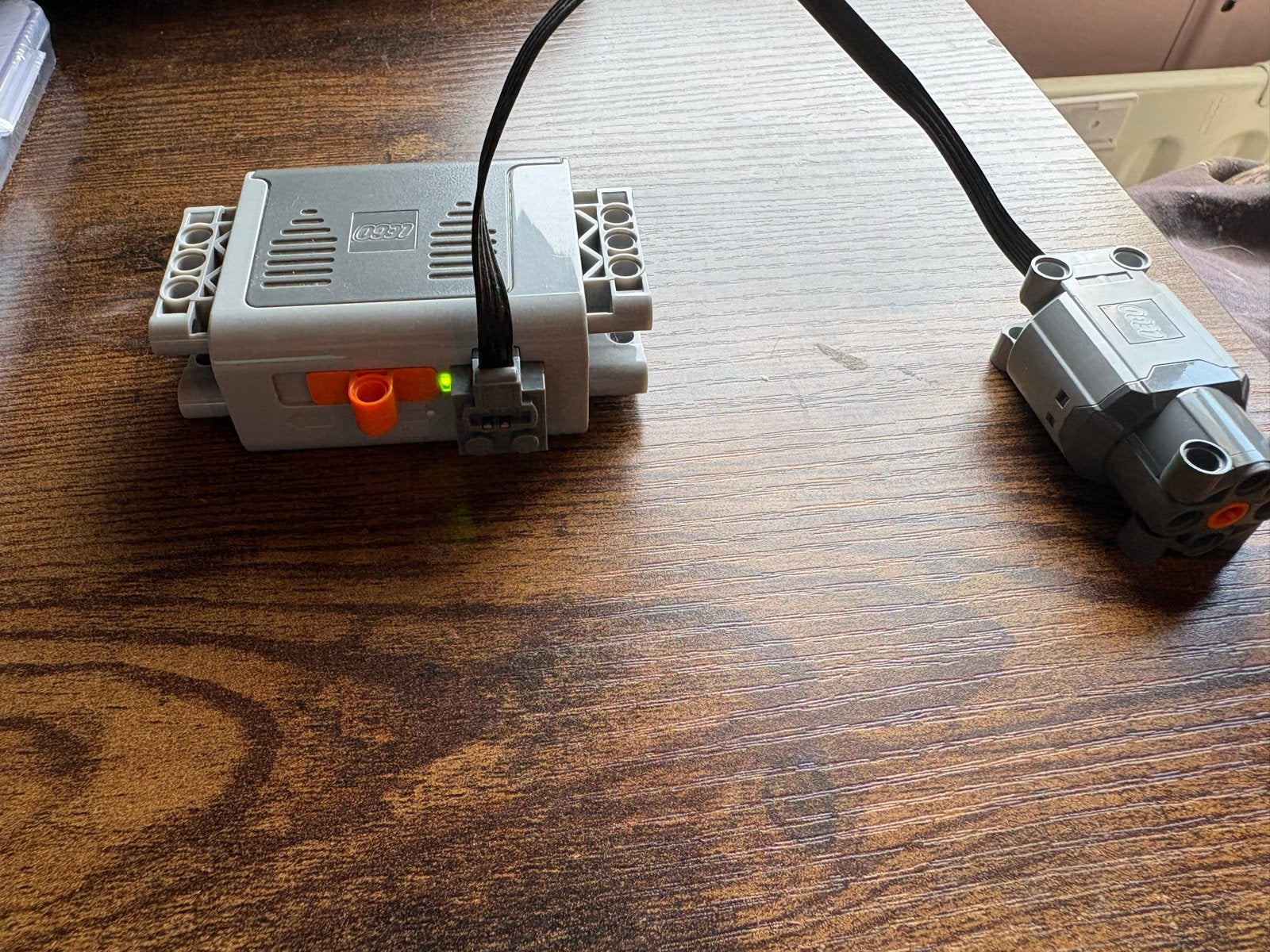LEGO Power Functions 8881 Battery Box + 8883 M-Motor -, Ophalen of Verzenden, Zo goed als nieuw, Overige merken