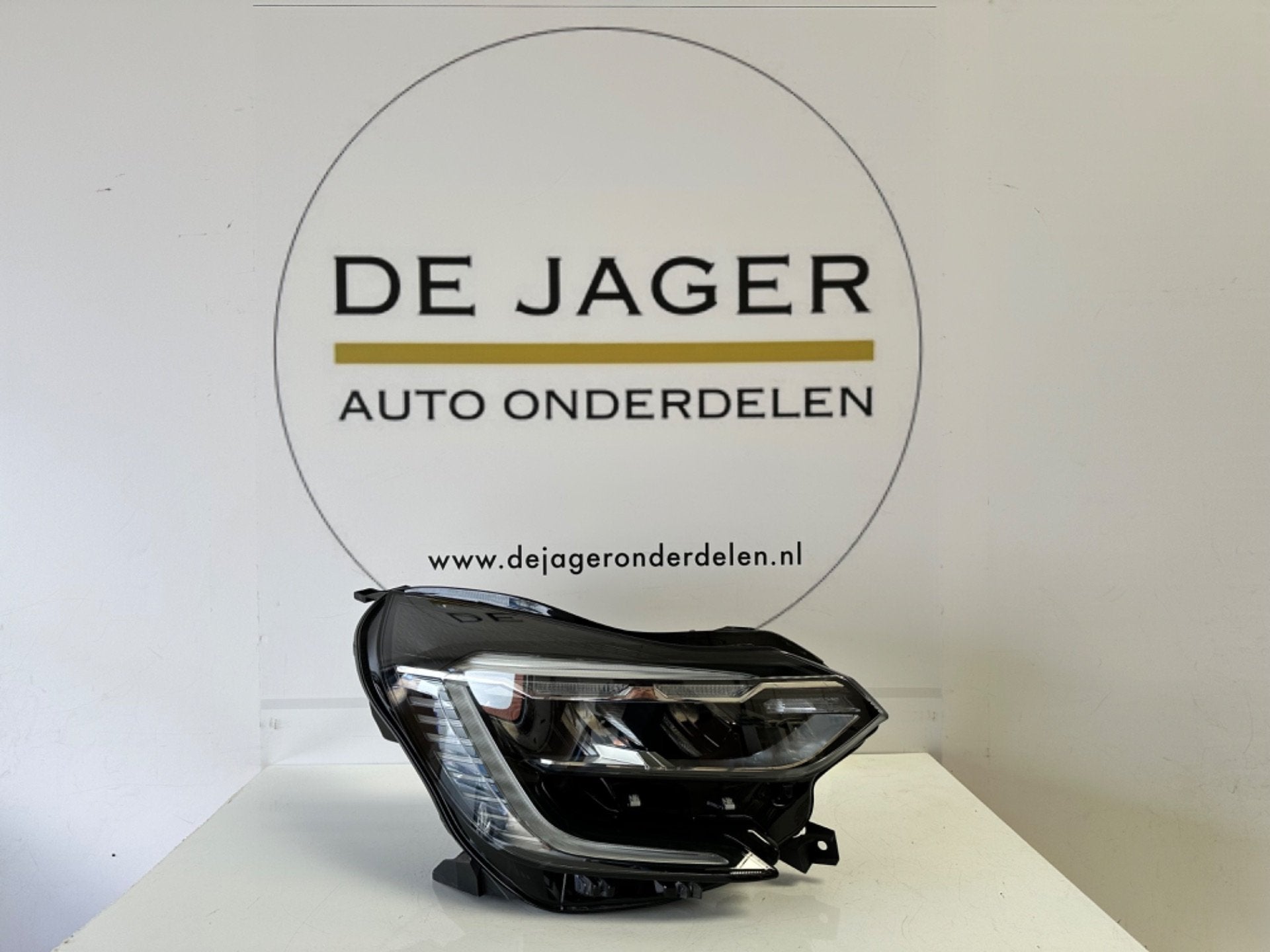 RENAULT CAPTUR II KOPLAMP LED PURE VISION 260104525R RECHTS, Renault Group, Gebruikt, Contact.group@renault.com, Renault