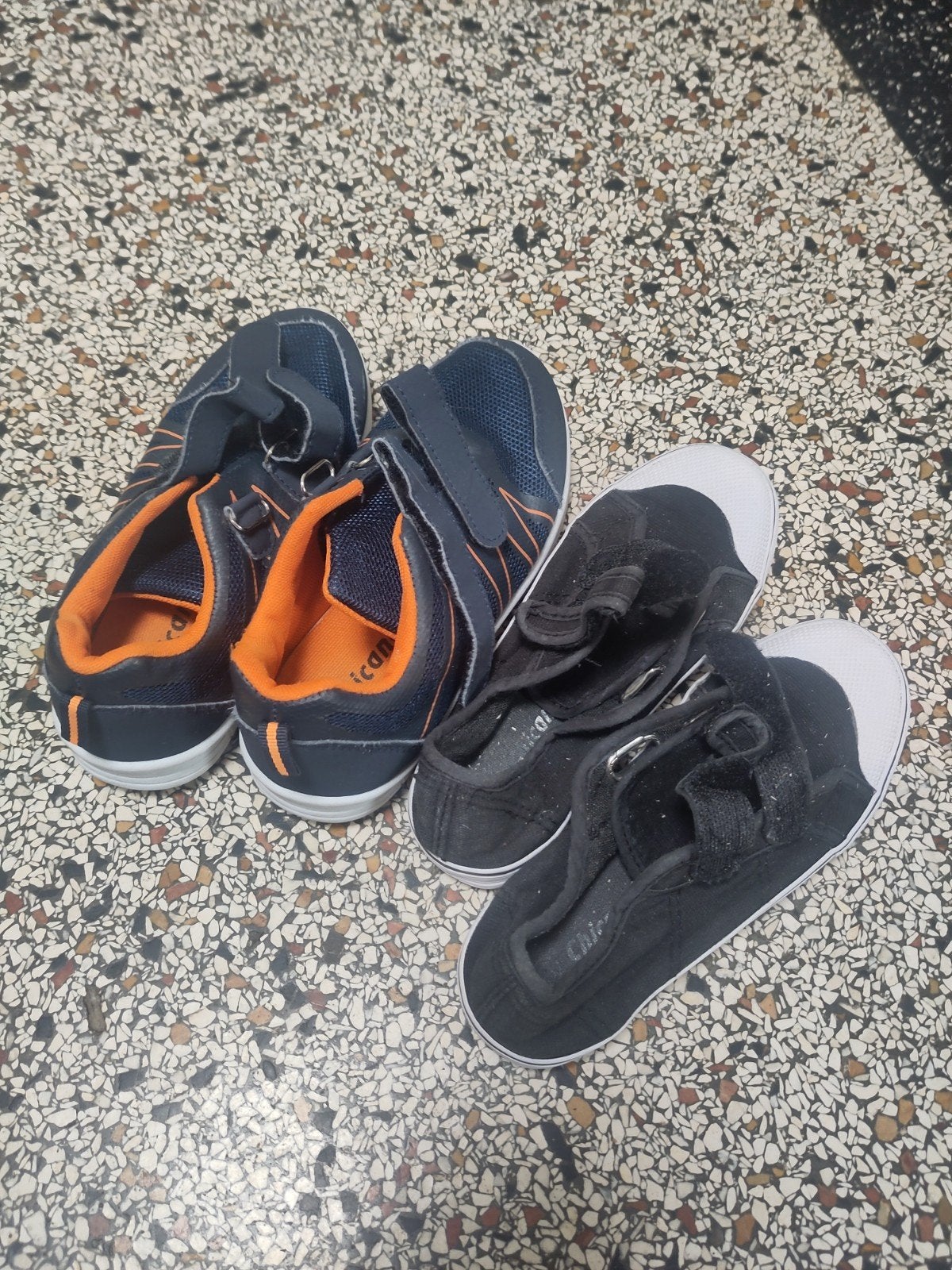 2 paar gymschoenen, Ophalen, Jongetje of Meisje, Diverse, Gebruikt
