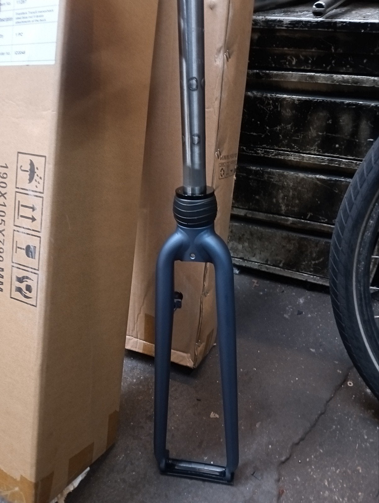 voorvork monoschock v-brake 28 inch verende voorvork, Ophalen of Verzenden, Voorvork