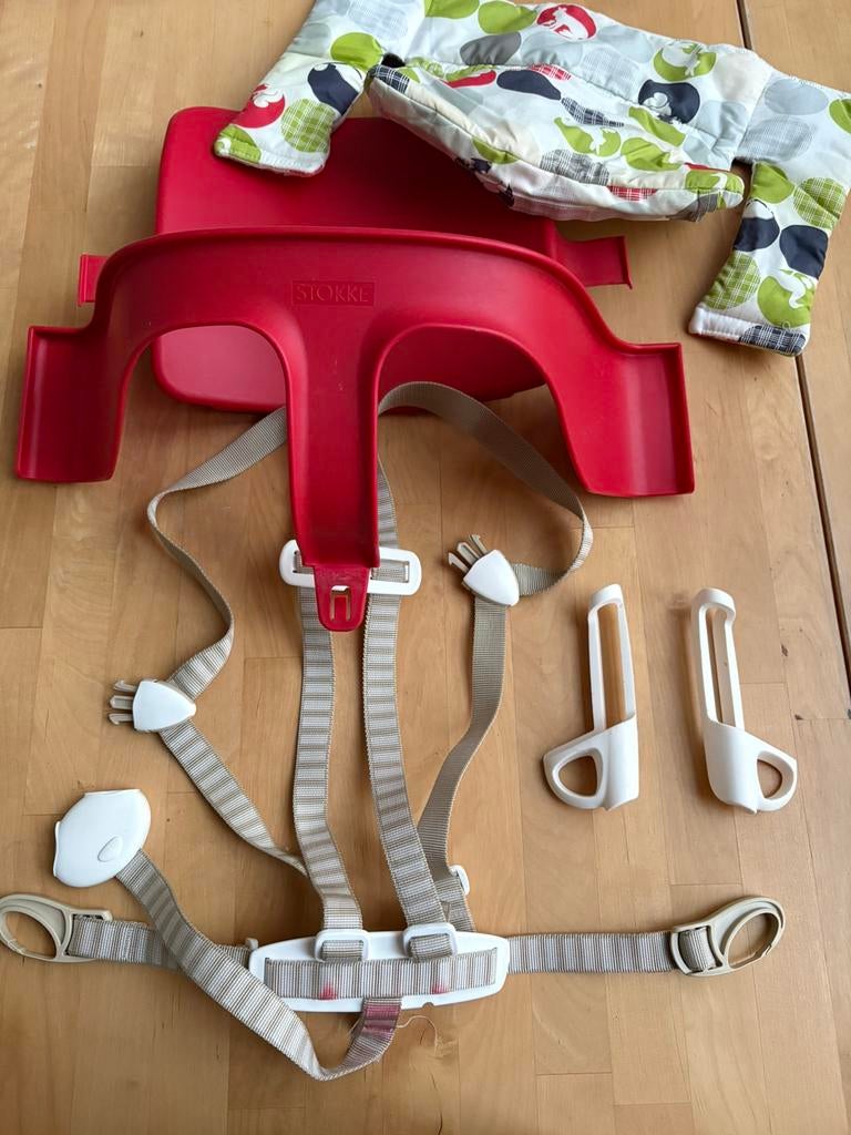 Rood babyset en tuigje voor Tripp Trapp stoel van Stokke, Ophalen of Verzenden, Gebruikt, Meegroeistoel, Gordel(s)