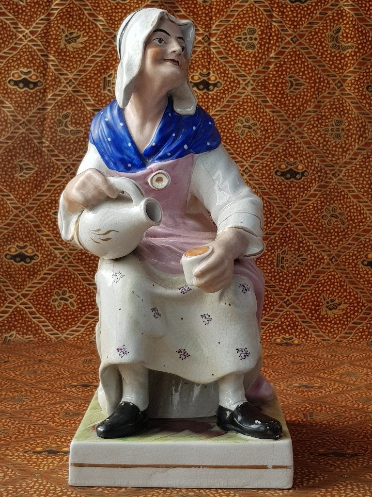 Oude vrouw uit Engeland mooi antiek beeld 31 cm. uit 1880., Ophalen of Verzenden