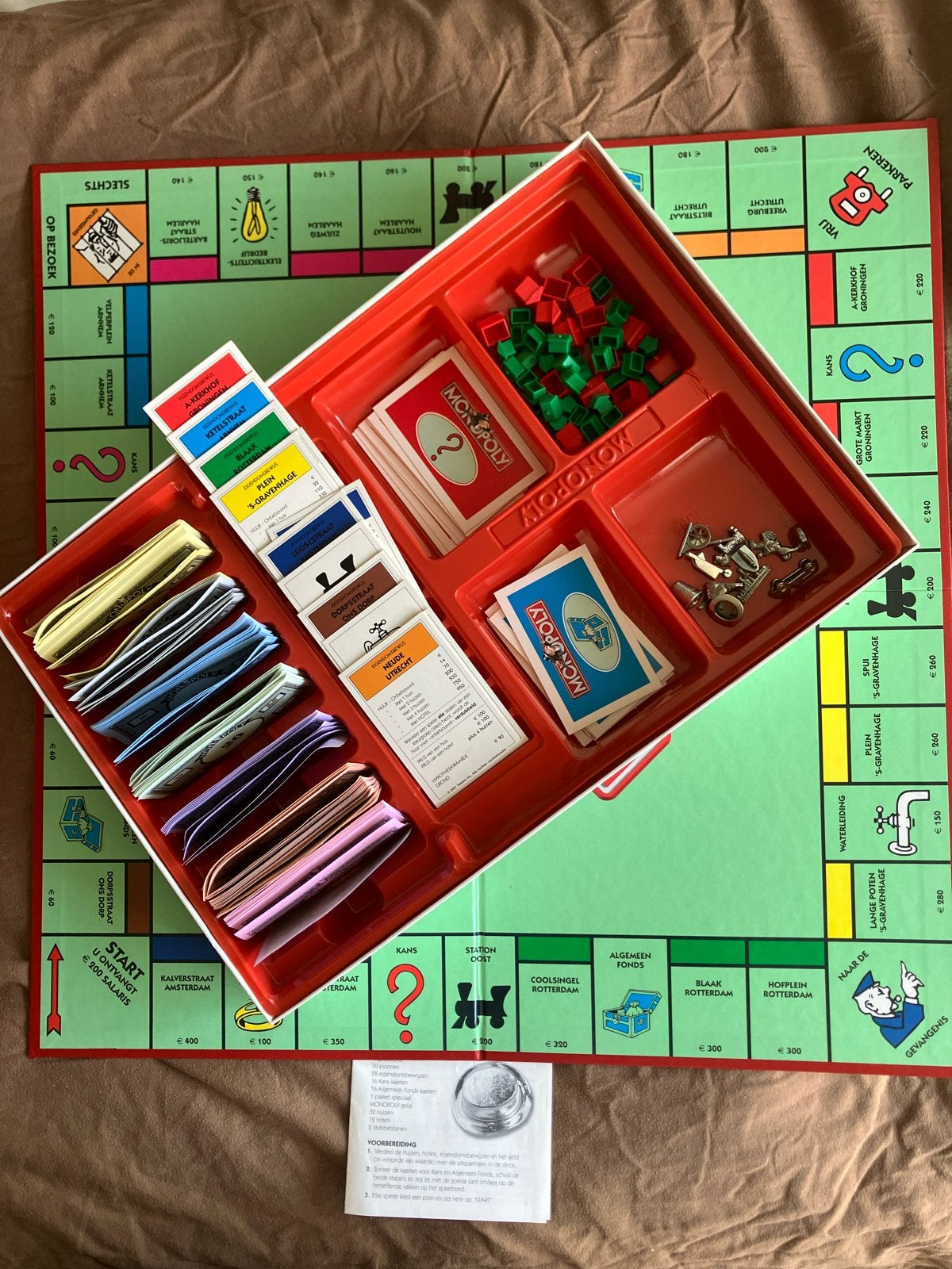 Monopoly: Het beroemde gezelschapsspel, Drie of vier spelers, Ophalen of Verzenden, Zo goed als nieuw