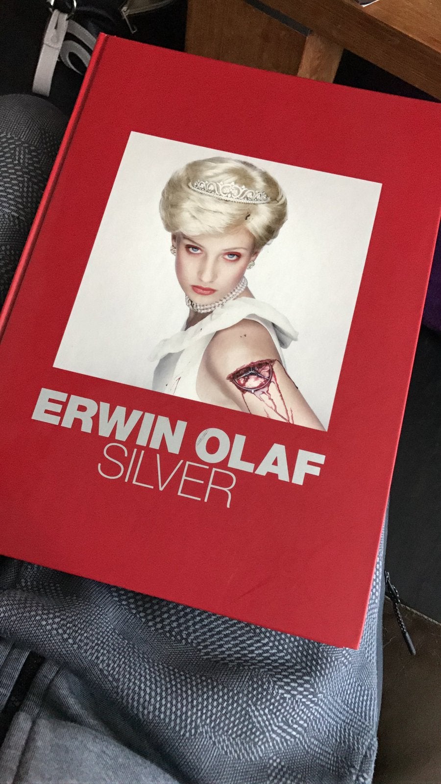 Erwin Olaf – Silver (2003) | Eerste druk | Fotoboek, Ophalen of Verzenden, Zo goed als nieuw, Fotografen