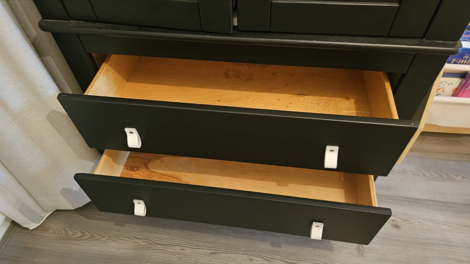 Zwarte kledingkast met lades en hangruimte, Ophalen, 50 tot 100 cm, Zo goed als nieuw, Met lade(s)