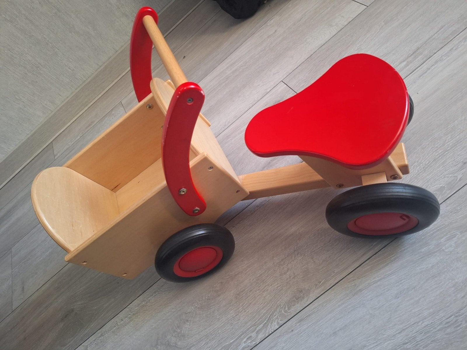 Loopfiets bakfiets hout rood, Kinderen en Baby's, Ophalen, Gebruikt, Loopfiets