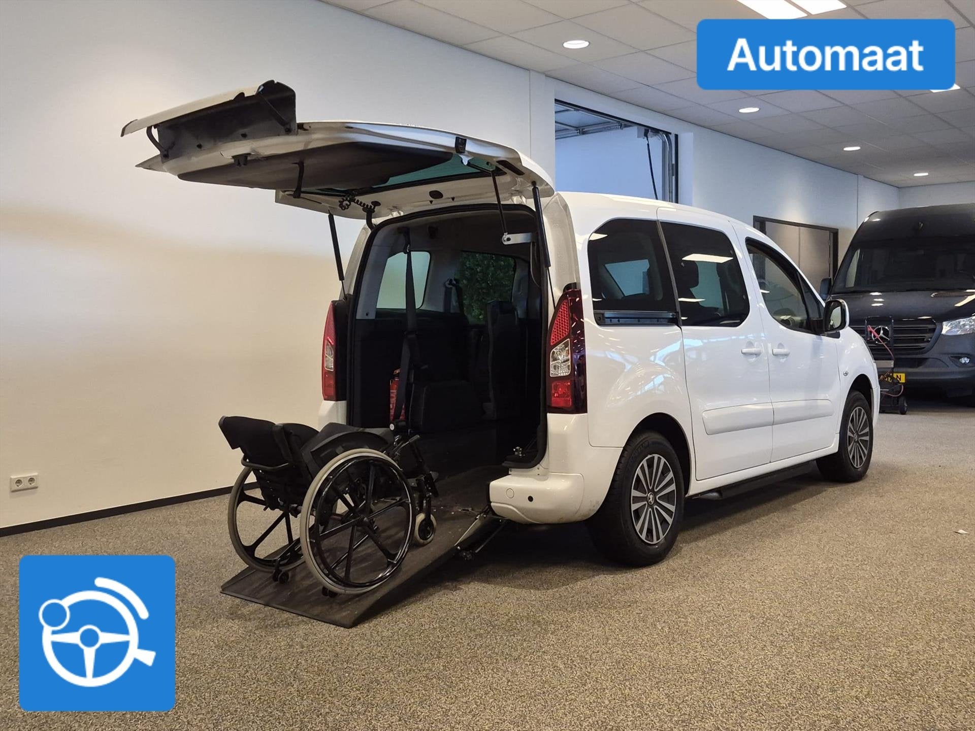 Peugeot Partner Rolstoelauto Automaat Zelfrijder Rolstoel 1e, Auto's, Automaat, 12 maanden, Stof, Gebruikt
