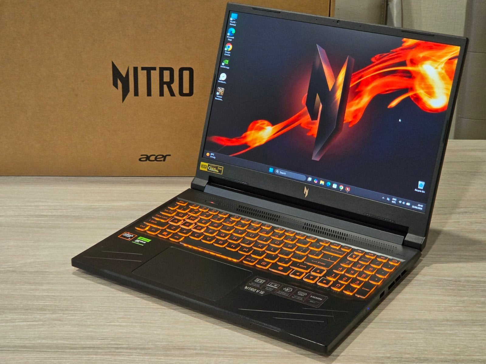 16" Gaming Nitro V16 RTX 4060/Ryzen 7 8845HS/1TB SSD/16 DDR5, Computers en Software, Windows Laptops, Met videokaart, AMD Ryzen 7 8845HS