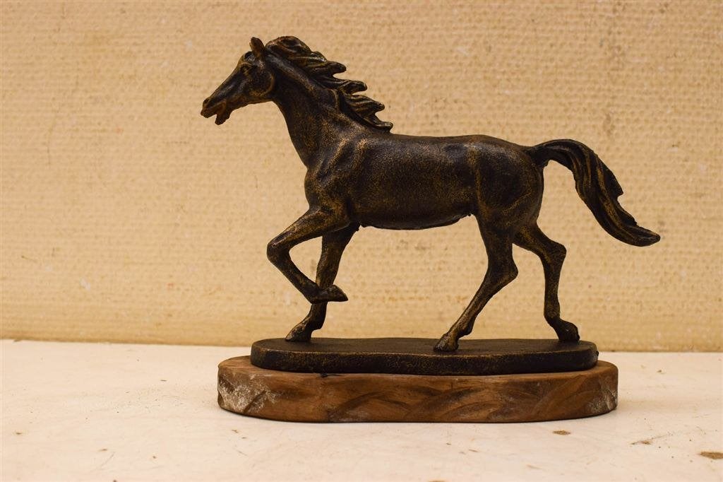 Gietijzeren beeld van een paard 51199