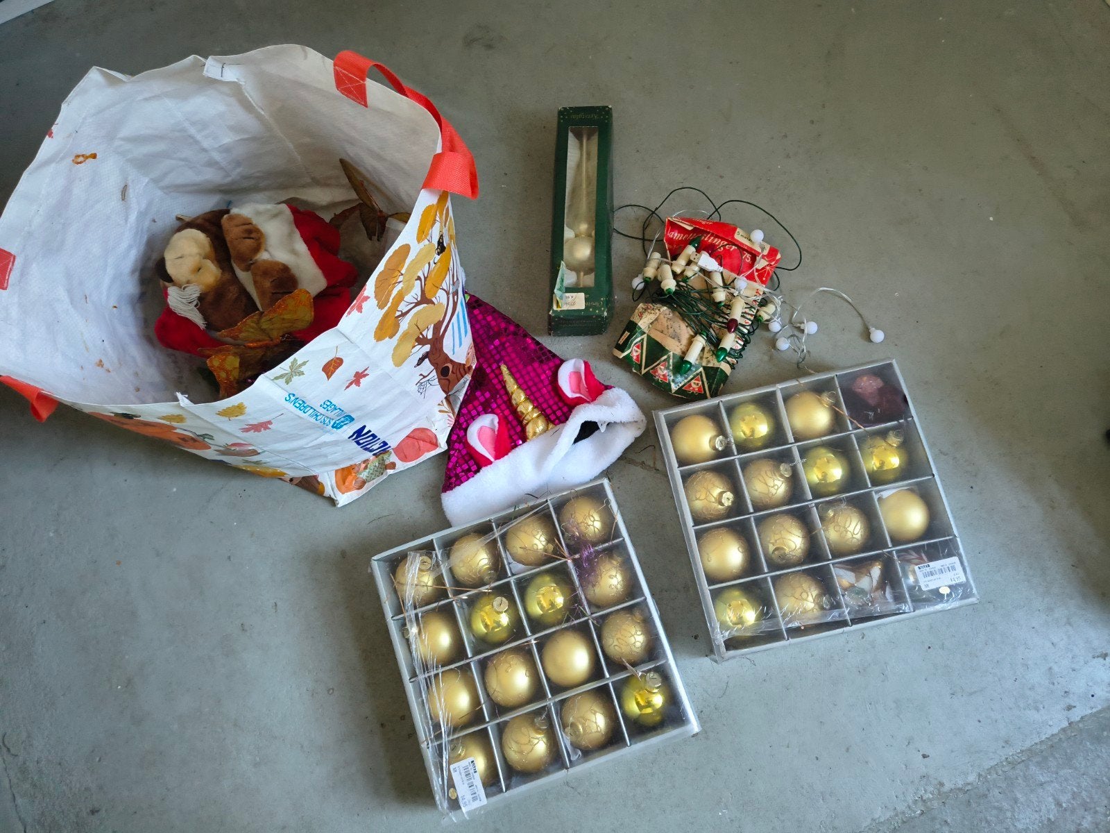 GRATIS op te halen, tas vol Kerst spullen, kerstballen, piek, Gebruikt, Onb, Ophalen of Verzenden, Onb