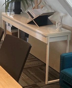 Modern wit bureau / sidetable – strak metalen frame, Ophalen, Metaal, Zo goed als nieuw, Wit