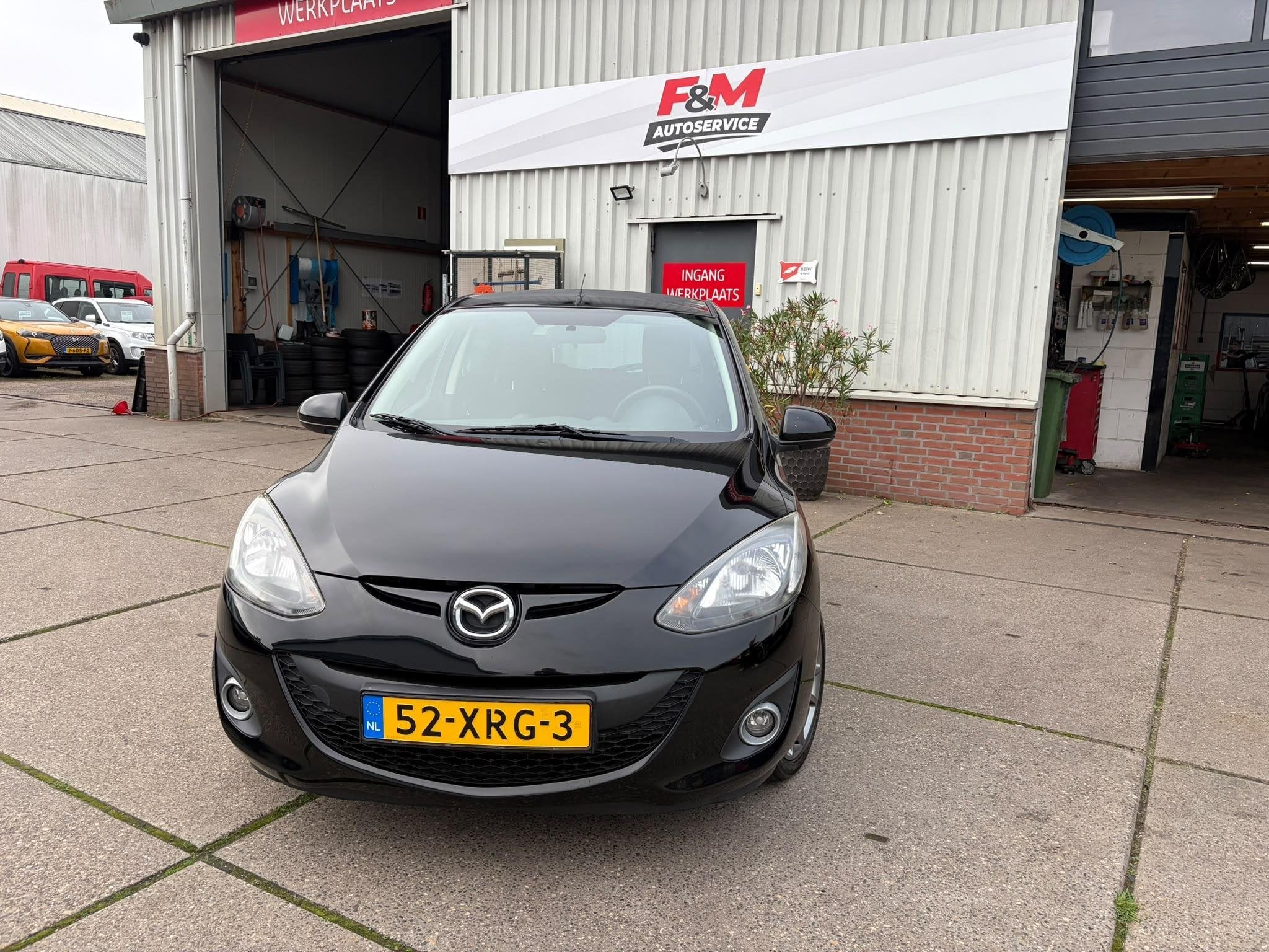Mazda 2 1.3 Navigator GT BIFUEL, Airco, navi, stoelverwarmin, Voorwielaandrijving, Euro 5, Stof, Zwart