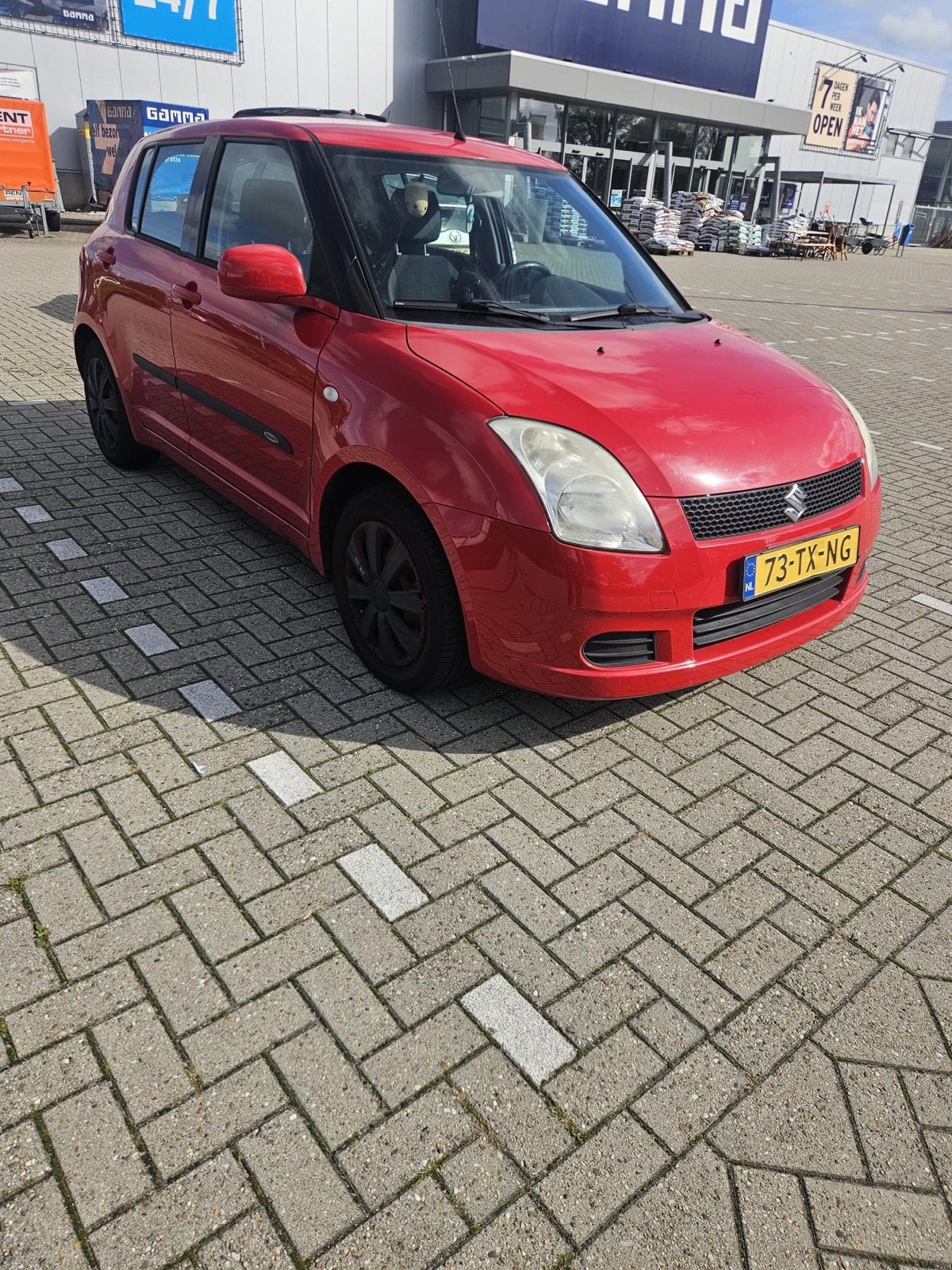 Suzuki Swift 1.3 5D 2007 Rood, Auto's, Voorwielaandrijving, 40 €/maand, 965 kg, 400 kg